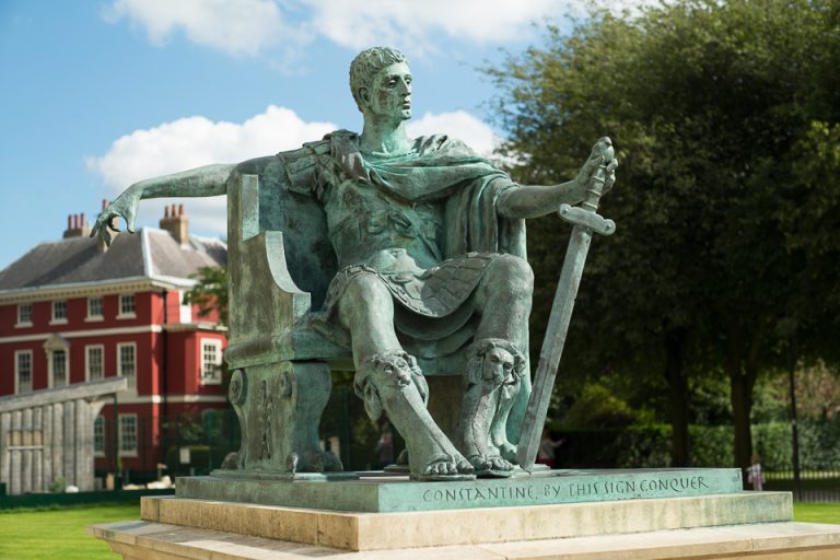 Eps. 1 – Konstantin, Kompromi & Kontroversi