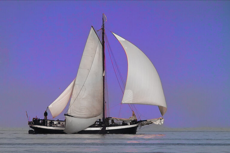 Zona Doldrums: Ketenangan Tanpa Angin yang Menjadi Ujian Bagi Pelaut